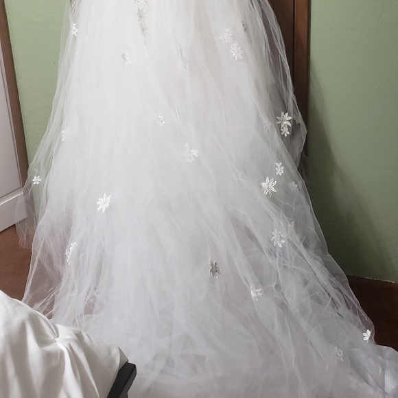 Wedding Dress. Size 6.  29" in the ribs - Picture 1 of 3